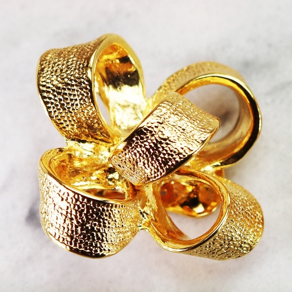 Vintage Kenneth Jay Lane 3-D Bow Clip-On Earrings - Picture 9 of 16